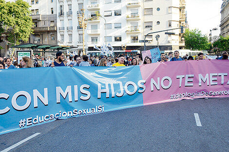 “Se nace mujer o se nace hombre” fue el discurso de supuesta avanzada de los manifestantes antiderechos.