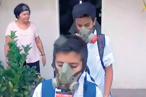 La escuela 54, de San José, fue fumigada con los chicos adentro.