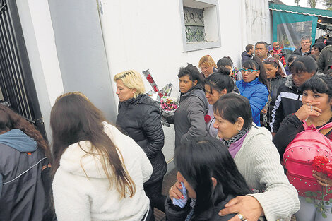 Familiares y vecinos, con un fuerte operativo de seguridad, acompañaron los restos de Sheila.