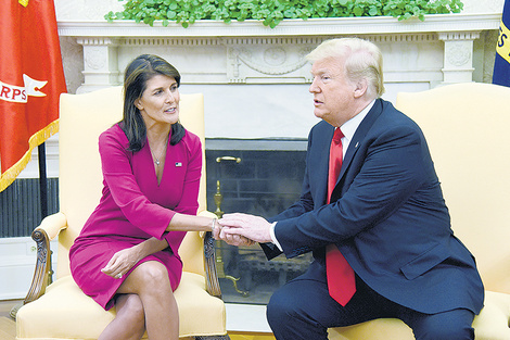 Haley dijo ayer junto a Trump que llegó su momento de dar un paso al costado.