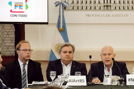 Lifschitz junto a los ministros de Gobierno y Hacienda.