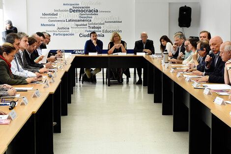 Bonfatti expone en la reunión que se realizó ayer en Buenos Aires. (Fuente: Noticias Argentinas)