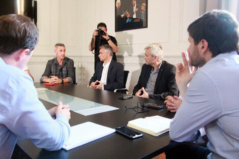 La reunión en Gobernación tuvo la presencia de los dirigentes de ambos clubes.