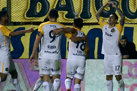 Germán Herrera juega desde el inicio y volverá hoy a dejar entre los suplentes a Fernando Zampedri. (Fuente: Fotobaires)