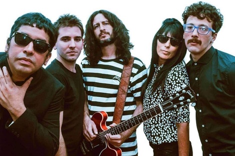 Con Toddy Tapia (de Turf) y Bárbara Malaise al frente, El Club del Rifle estrenará disco mañana en The Roxy.