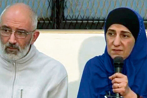 Los padres de los hermanos Axel y Kevin Abraham Salomón durante la conferencia de prensa de ayer.