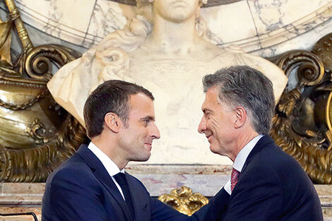 Emmanuel Macron y Mauricio Macri se reunieron en la Casa Rosada y luego almorzaron junto a sus esposas.