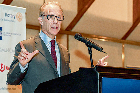 Carlos Rosenkrantz, presidente de la Corte Suprema, respondió algunas preguntas en el Rotary Club.