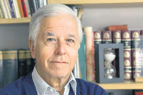 Gustavo Rivas fue denunciado en una publicación periodística por corrupción de alrededor de 2000 menores.