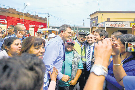 Sergio Massa en medio de la gente, anteayer en Santiago del Estero.