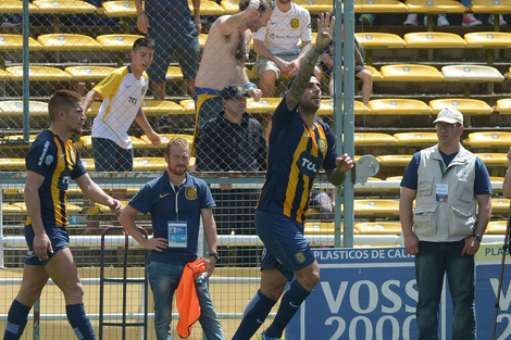 Herrera volvió a marcar un gol y de cabeza selló el empate para los canayas. (Fuente: Sebastián Granata)