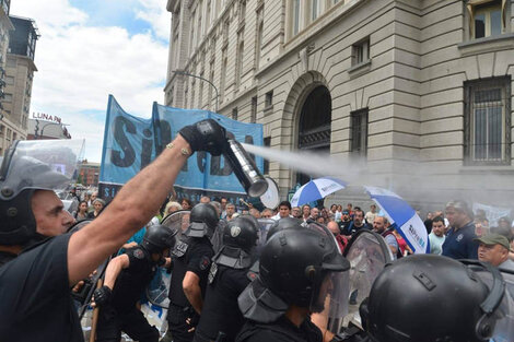 Gases contra trabajadores de prensa