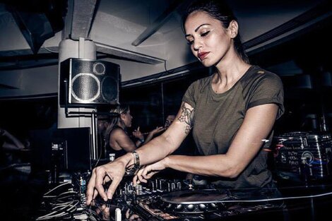 Esta noche, la housera italiana Deborah De Luca animará Crobar, donde mañana las Human Beats! arrancan el verano.