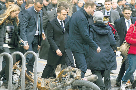 Macron llegó a una París con resabios de bronca