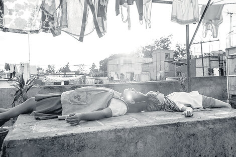 Filmada en el blanco y negro del recuerdo, Roma es un film concebido para ver en pantalla grande.