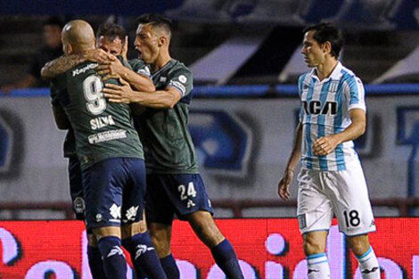 Racing abrió la temporada con una derrota