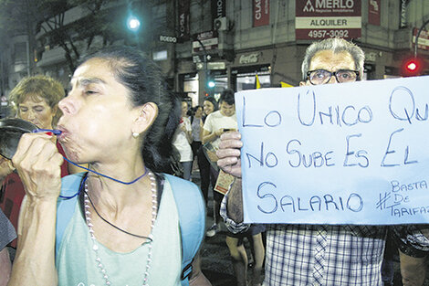 La crítica situación económica fue el motivo principal de la protesta cada vez más numerosa.