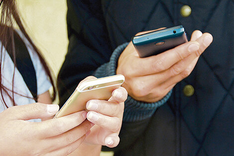 Los celulares, su portabilidad e inmediatez son las herramientas básicas e indispensables en los nuevos vínculos.