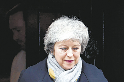 Duro revés de May en el Parlamento británico