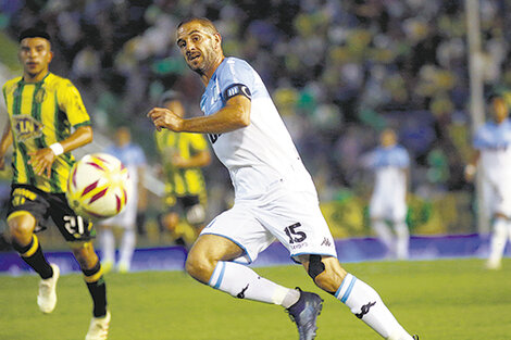 Licha López, capitán de Racing, marcó el segundo a los 53 minutos.