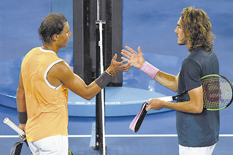 Nadal aplastó a Tsitsipas