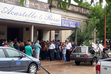 Investigan el celular del femicida