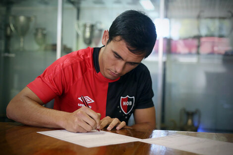 El uruguayo Angelo Gabrielli firmó con Newell's por un año y medio