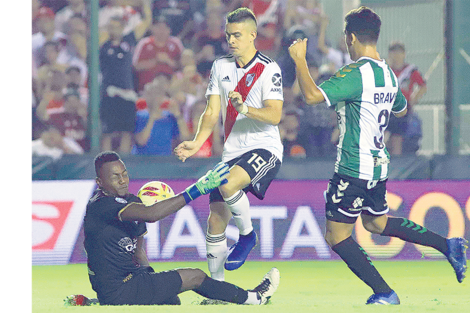 River no pudo con los pibes de Banfield