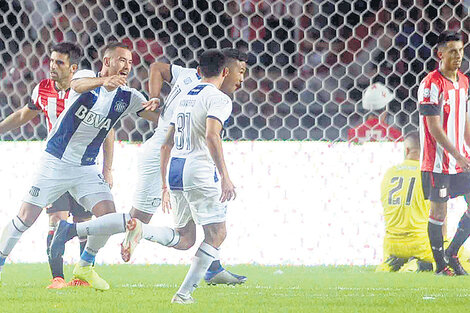 El festejo de los cordobeses en el estadio Ciudad de La Plata.