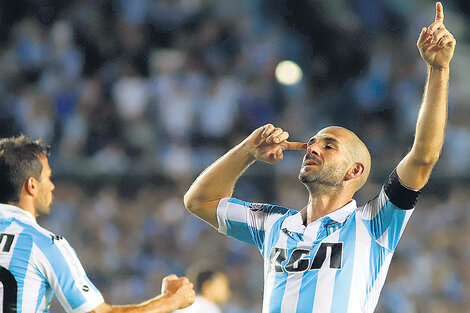 El capitán Licha López festeja el 2-1 tras un penal perfectamente ejecutado.