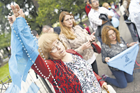 “La nena jugaba con muñequitas”