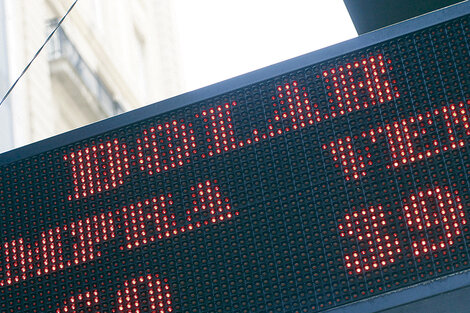 El dólar empezó la semana estable, pero no desaparecen los temores de desequilibrios.