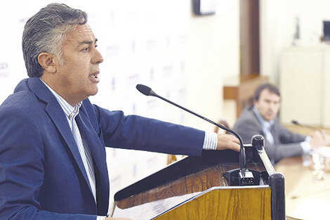 Ayer, Alfredo Cornejo durante la conferencia de prensa en la Casa de Gobierno provincial.