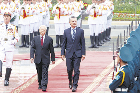 El presidente Mauricio Macri finalizó ayer su gira por India y Vietnam.