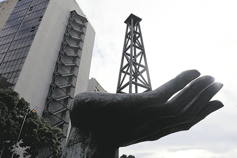 La oposición va por Pdvsa