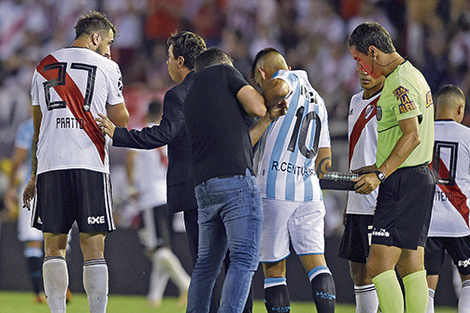 Ricky espera la respuesta en su casa