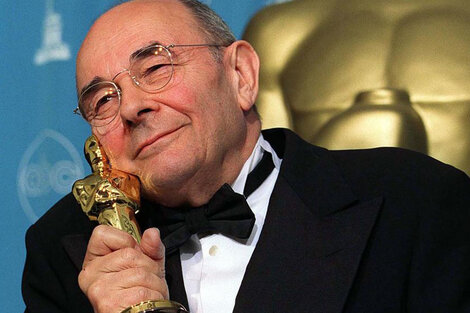 Stanley Donen en 1997 cantando y bailando “Cheek to Cheek” con su estatuilla honorífica.