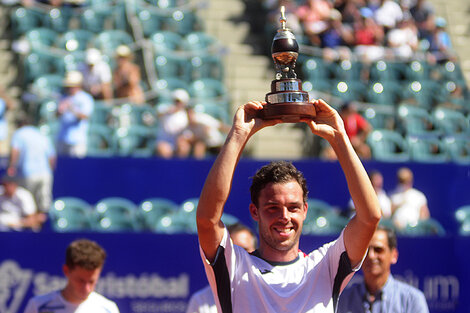 Cecchinato, de las apuestas a su tercer título