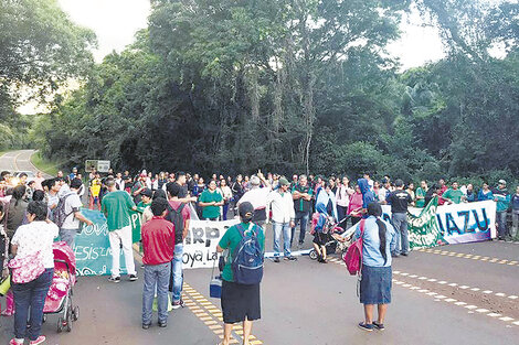 Una de las medidas de protesta fue realizar cortes en la ruta 101 que conduce a las Cataratas.