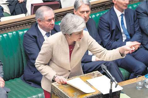 May defiende su plan de Brexit en el Parlamento británico antes del tercer rechazo.