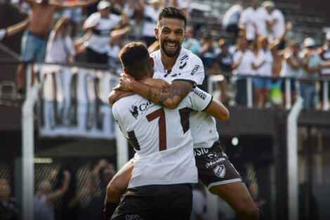Platense acumula un invicto de cuatro fechas en la Primera B Nacional, con tres triunfos y un empate.