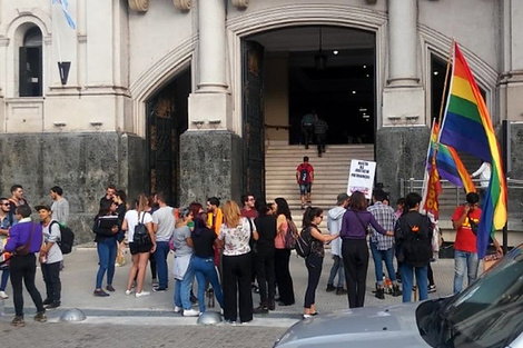 Ayer hubo reclamos en Santa Fe porque los fiscales no pidieron "prisión preventiva" para los imputados