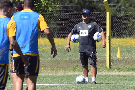 Leo Fernández podría regresar a Central tras su paso por la primera.