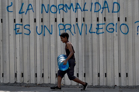 Ante los problemas de falta de luz y agua, la mayoría buscó volver a la normalidad en paz.