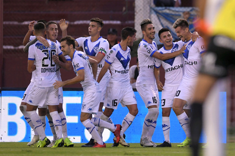 Vélez se llevó la victoria del Sur con goles de Giménez y Almada.