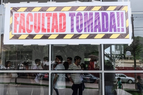 Facultad tomada contra un decano antiderechos