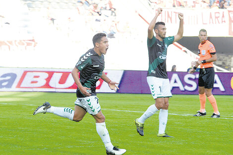 Banfield se adelantó en La Plata