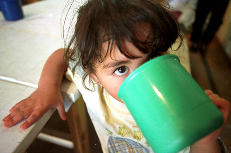 Familias, cooperadoras y docentes reclamaron que el Estado garantice la comida.