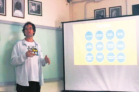 Felipe Zegers, durante el dictado del taller en la Facultad de Filosofía de la UNC, horas antes de la pesadilla.