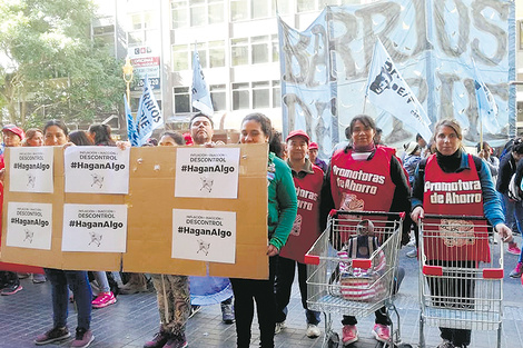 Los militantes de Barrios de Pie se manifestaron ante la Secretaría de Comercio.